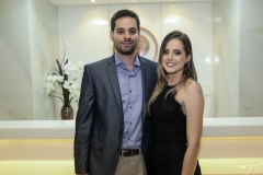 Adriano Vasconcelos e Tabata Carneiro