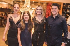 Raissa, Isabeli, Roberta e Simão Vasconcelos