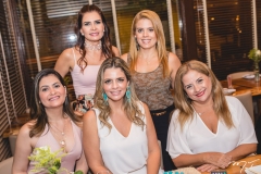 Emanuela Furtado, Lorena Pouchain, Tais Pinto, Leticia Studart e Beth Pinto