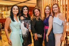 Deuza Rocha, Izabeli Leitão, Safira Moreira, Márcia Andréa e Débora Moreira