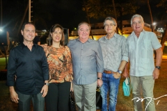 Marcelo e Verônica Gentil, com Chiquinho Aragão, César e Marcílio Fiúza