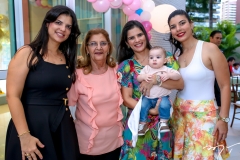 Carina, Nivia, Ticiana, Mateus e Juliana Frota