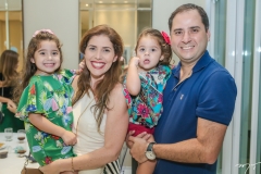 Luna, Flávia, Melina e Dario Linhares