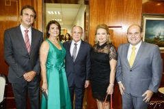 Camilo Santana, Neide e Gladyson Pontes, Iracema do Vale e Roberto Cláudio