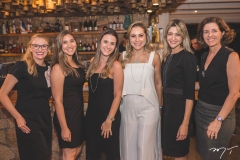 Aila Carvalho, Damaris Magalhães, Julia Vieira, Talyzie Mihaliuc, Paula Garcia e Adriana Tombolatto
