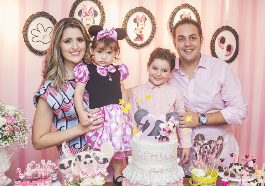 Bruno e Rebeca Bastos comemoram aniversário da pequena Athina!