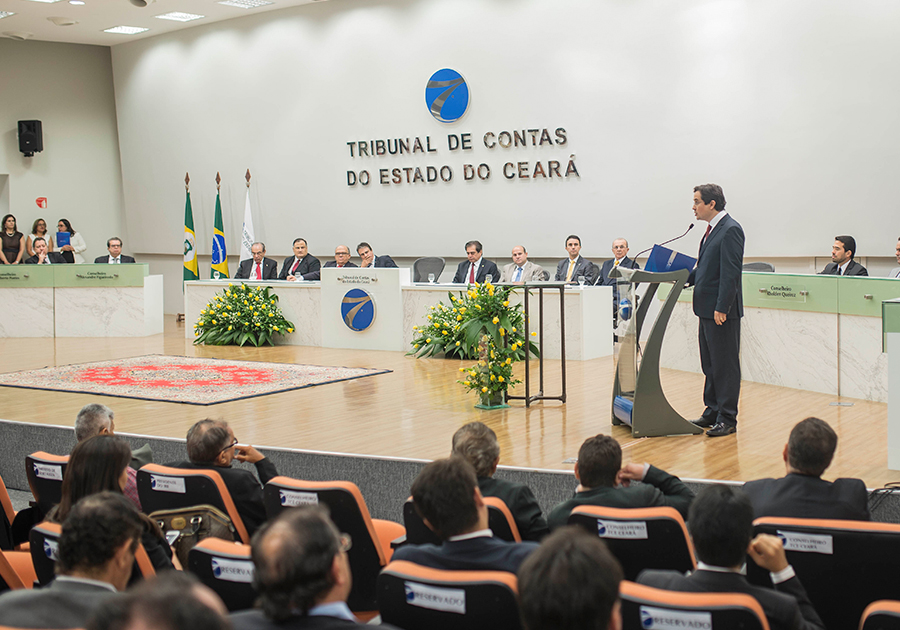TCE recebe nomes de peso da política em posse oficial de dirigentes