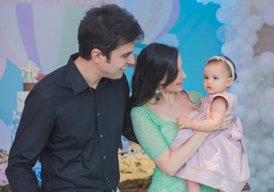 Júlia e Igor Perdigão comemoram 1 ano da filha Giovanna
