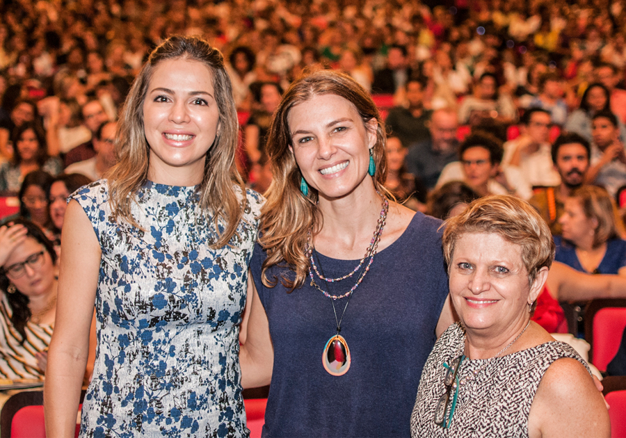 Primeira-dama Onélia Leite prestigia lançamento do filme “O Começo da Vida”