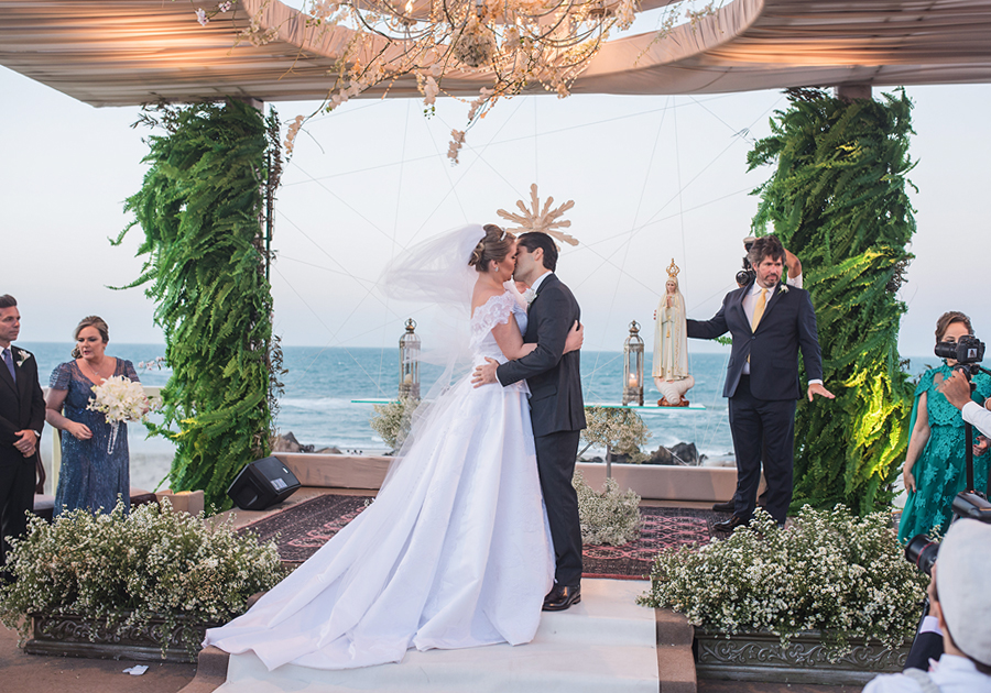 O casamento com clima sunset de Priscilla Jansen e Rodrigo Rodrigues