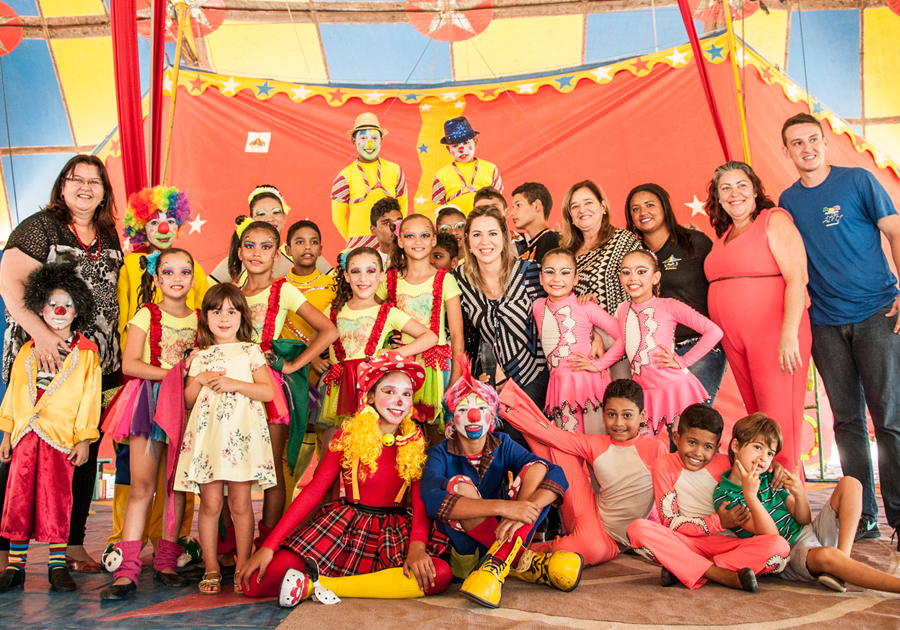 Primeira-dama do Estado visita Circo Escola do Conjunto Palmeiras | Acompanhe!