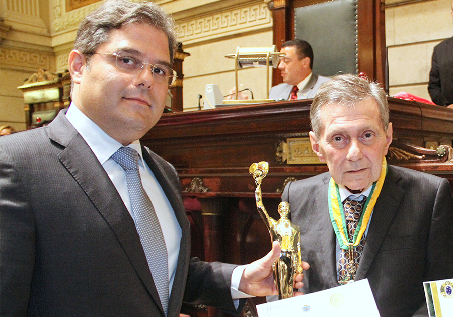Chanceler Airton Queiroz ganha título de “Homem do Ano”  no Rio de Janeiro | Confira!