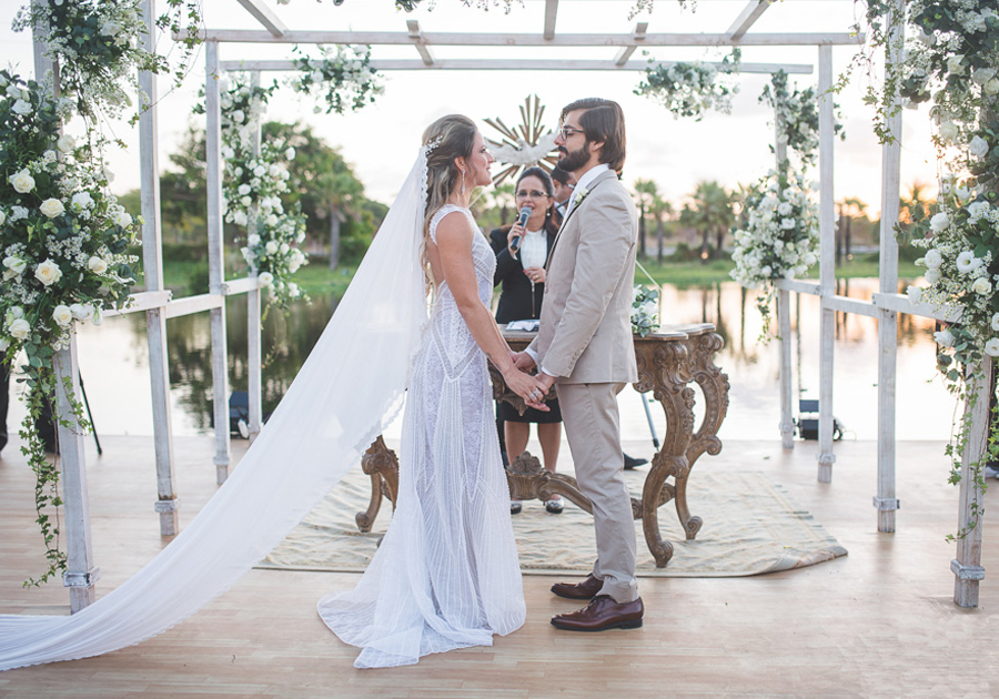 O casamento (com vista paradisíaca) de Natacha Franklin e Lucas Mororó!