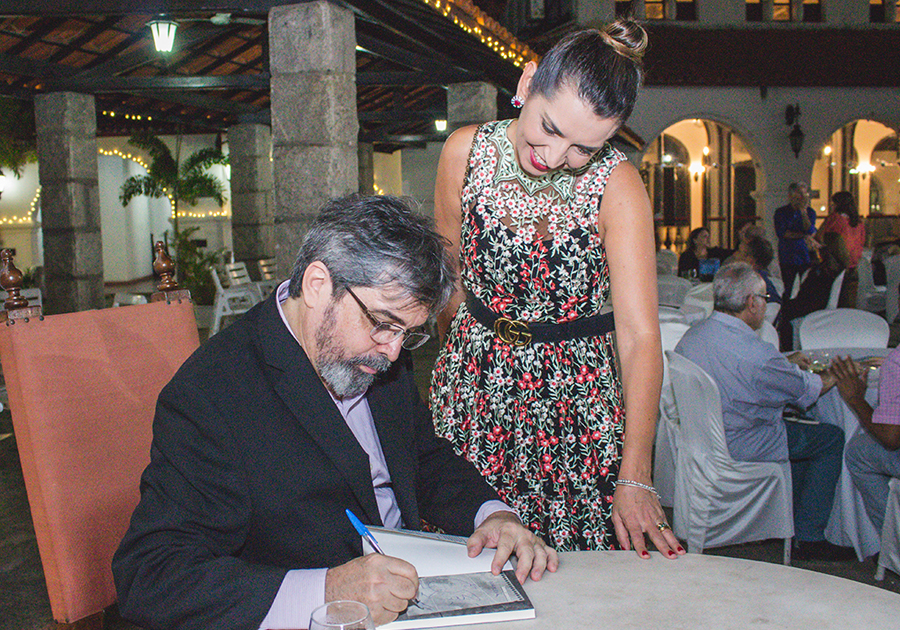“De Primeiro…” | Totonho Laprovitera apresenta nova obra literária!