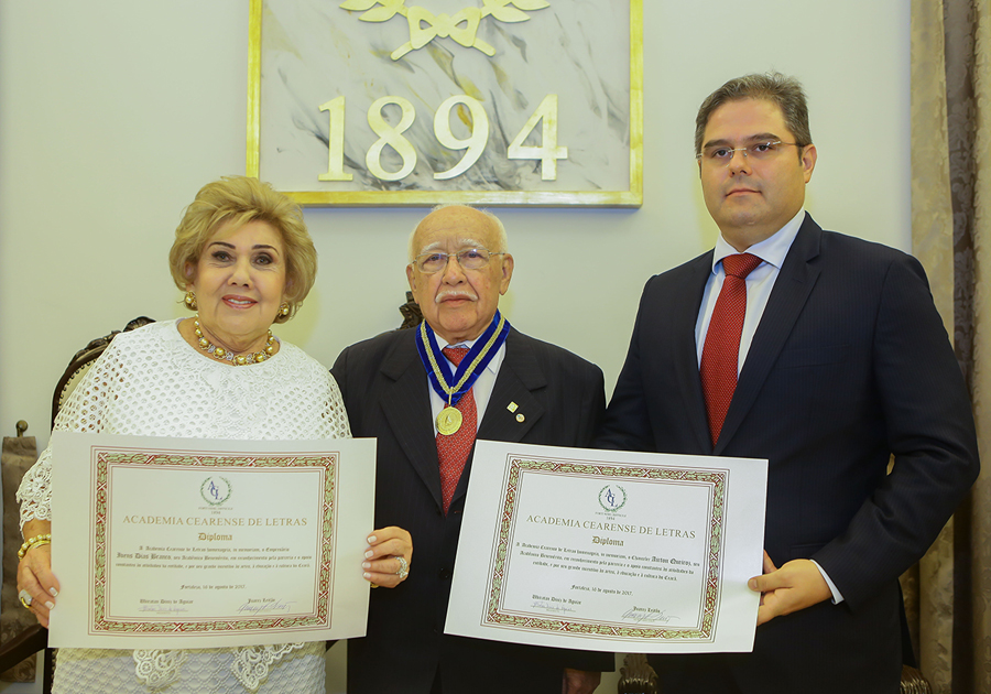 Academia Cearense de Letras celebra 123 anos com homenagens a Airton Queiroz e a Ivens Dias Branco | Confira!