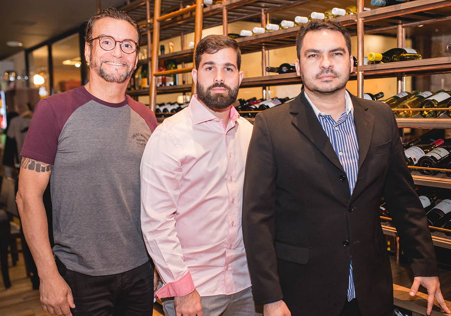 Felipe Rocha promove um passeio pelo mundo dos vinhos na Cavalieri Confraria!