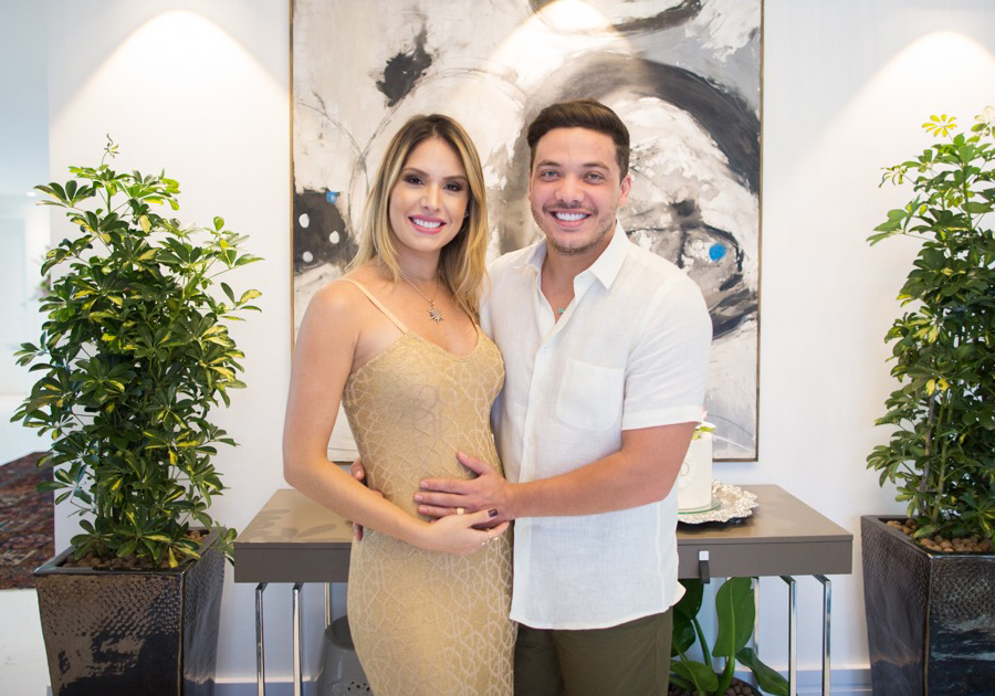 Thyane Dantas e Wesley Safadão comemoram gravidez com jantar em família