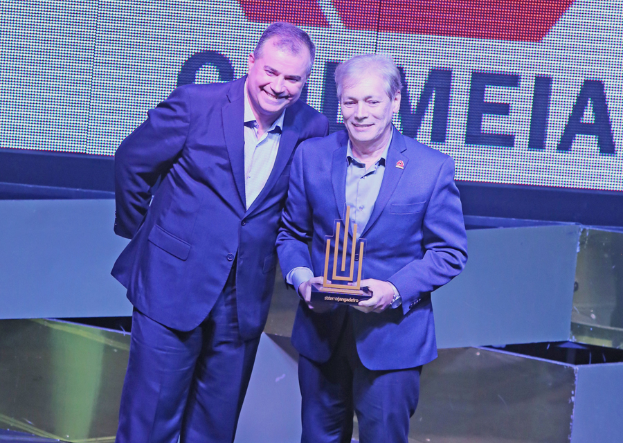 Com 3 troféus, Colmeia sai vitoriosa da 1ª edição do Prêmio Flash Imobiliário