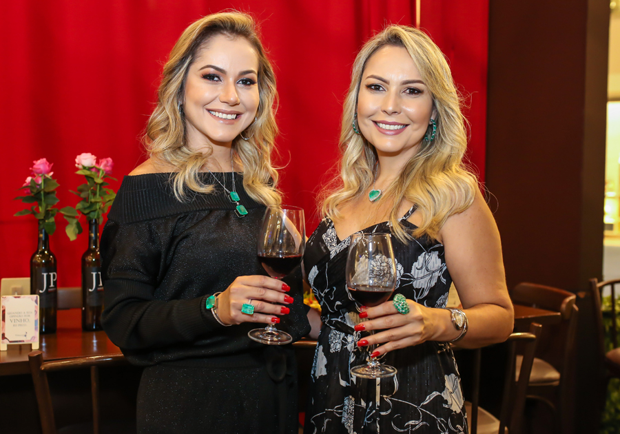 Amigas, joias e vinhos… A escolha da Tallis Joias para homenagear as mulheres