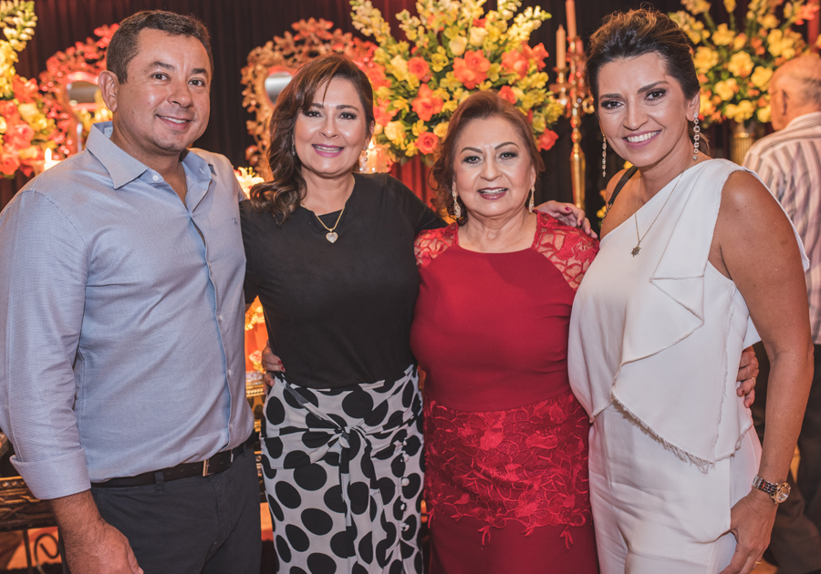 Em noite encantadora, Etel Rios reúne a família para a festa de seus 70 anos