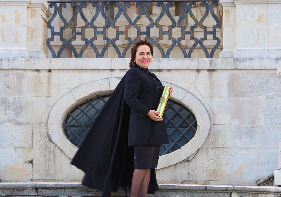 Diretora regional do Sesc, Regina Pinho recebe diploma de doutora pela prestigiada Universidade de Coimbra