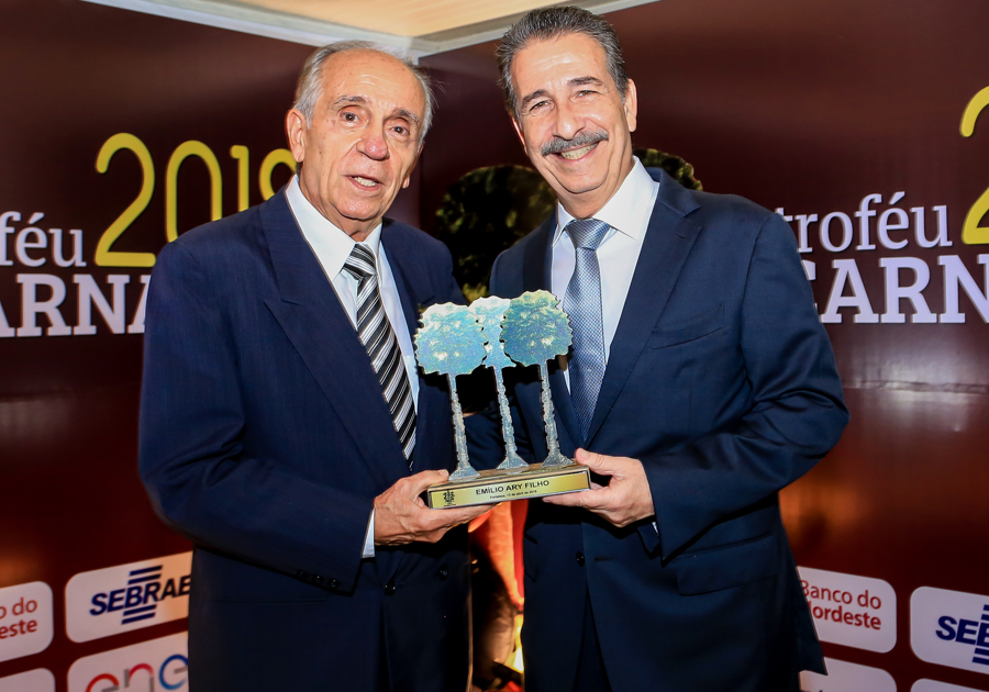 Acompanhamos | Empresário Emílio Ary Filho é agraciado com Troféu Carnaúba