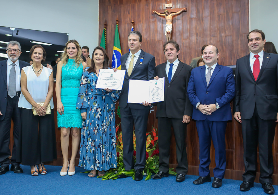 Camilo Santana recebe Medalha Boticário Ferreira e título de Cidadão de Fortaleza