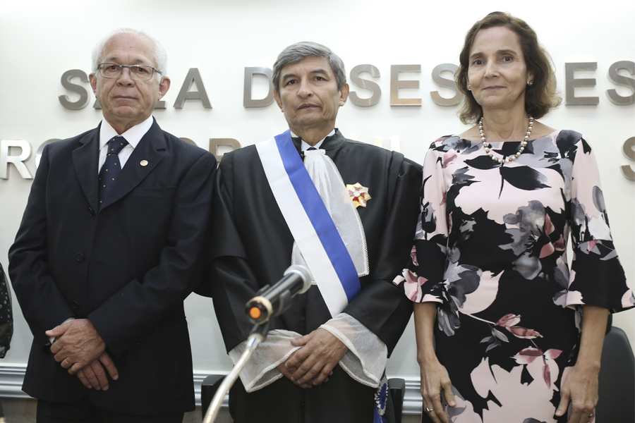 Veja o registro da posse de Plauto Carneiro Porto como presidente do TRT/CE