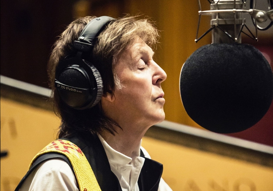 Paul McCartney lança dois singles e anuncia novo álbum para setembro