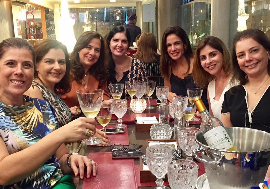 Martinha Assunção reúne amigas para conhecer o Café 50