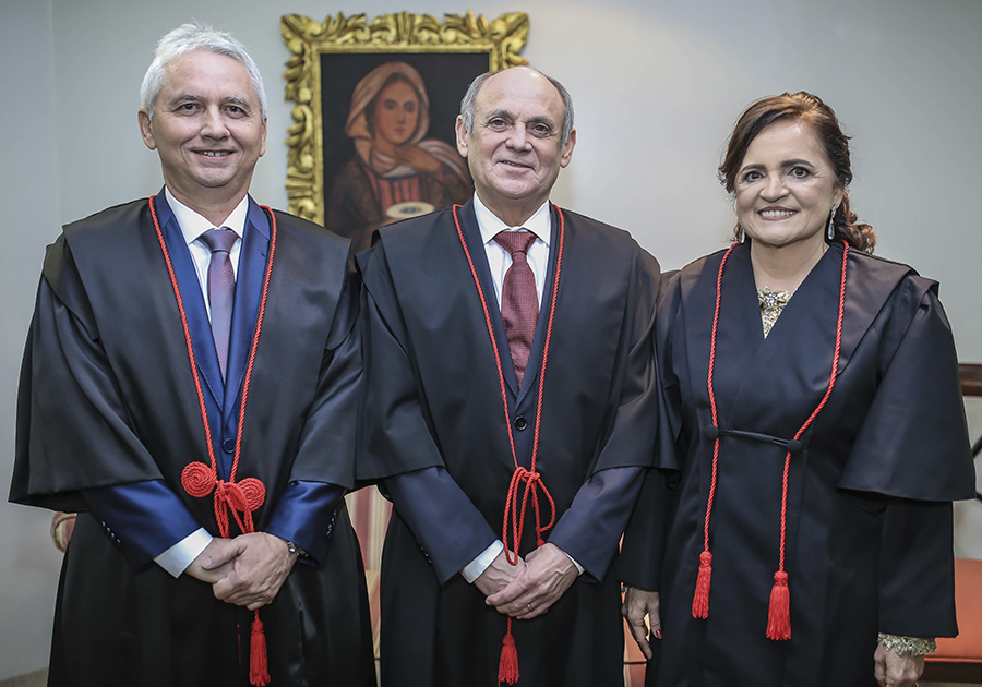 Henrique Holanda Silveira e Marlúcia de Araújo são empossados no cargo de desembargador do TJCE
