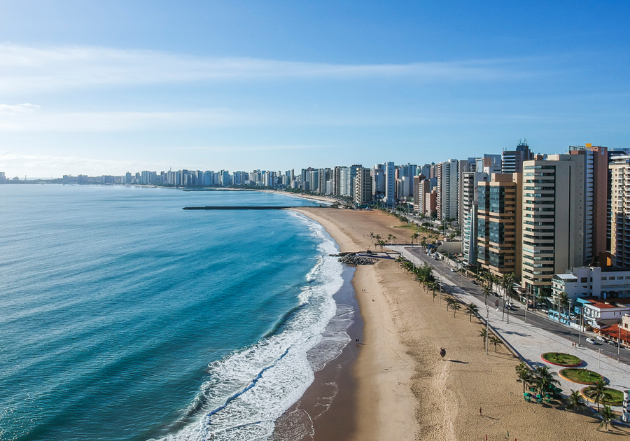 Praias de Fortaleza ganham limpeza no Dia do Estudante