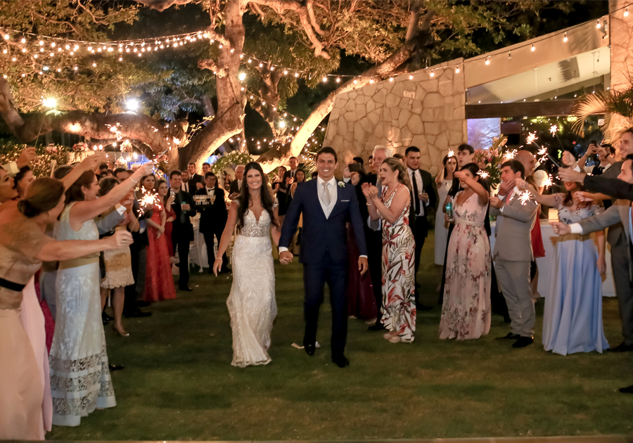 Mayara Rios e Daniel Ayres dizem o “sim” em cerimônia repleta de romance