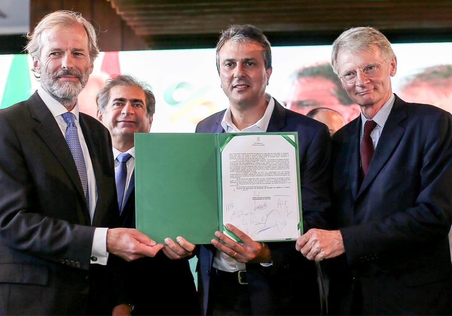 Camilo Santana assina parceria entre os portos do Pecém e de Roterdã