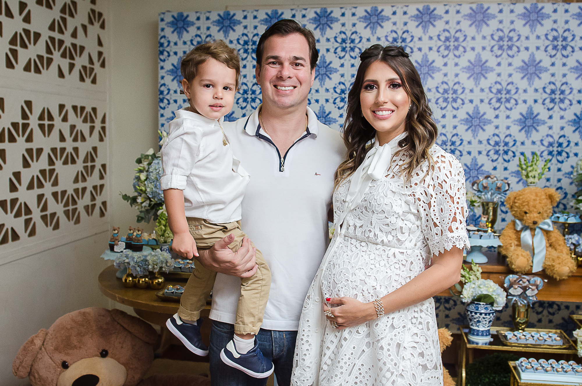 Tayra Romcy e Leonardo Aguiar recebem familiares e amigos no chá de baby do segundo filho, Ravi
