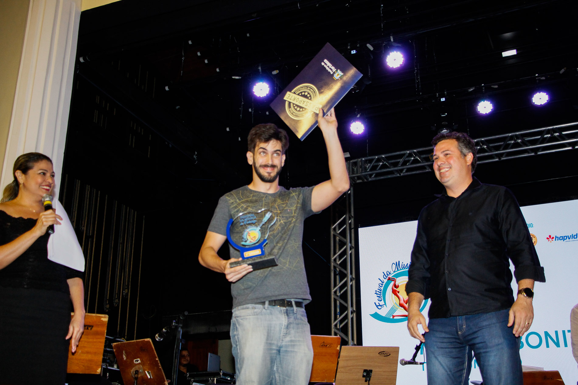 Cantor Tom Drummond ganha Festival da Música de Fortaleza e é confirmado como uma das atrações do Réveillon do Aterro