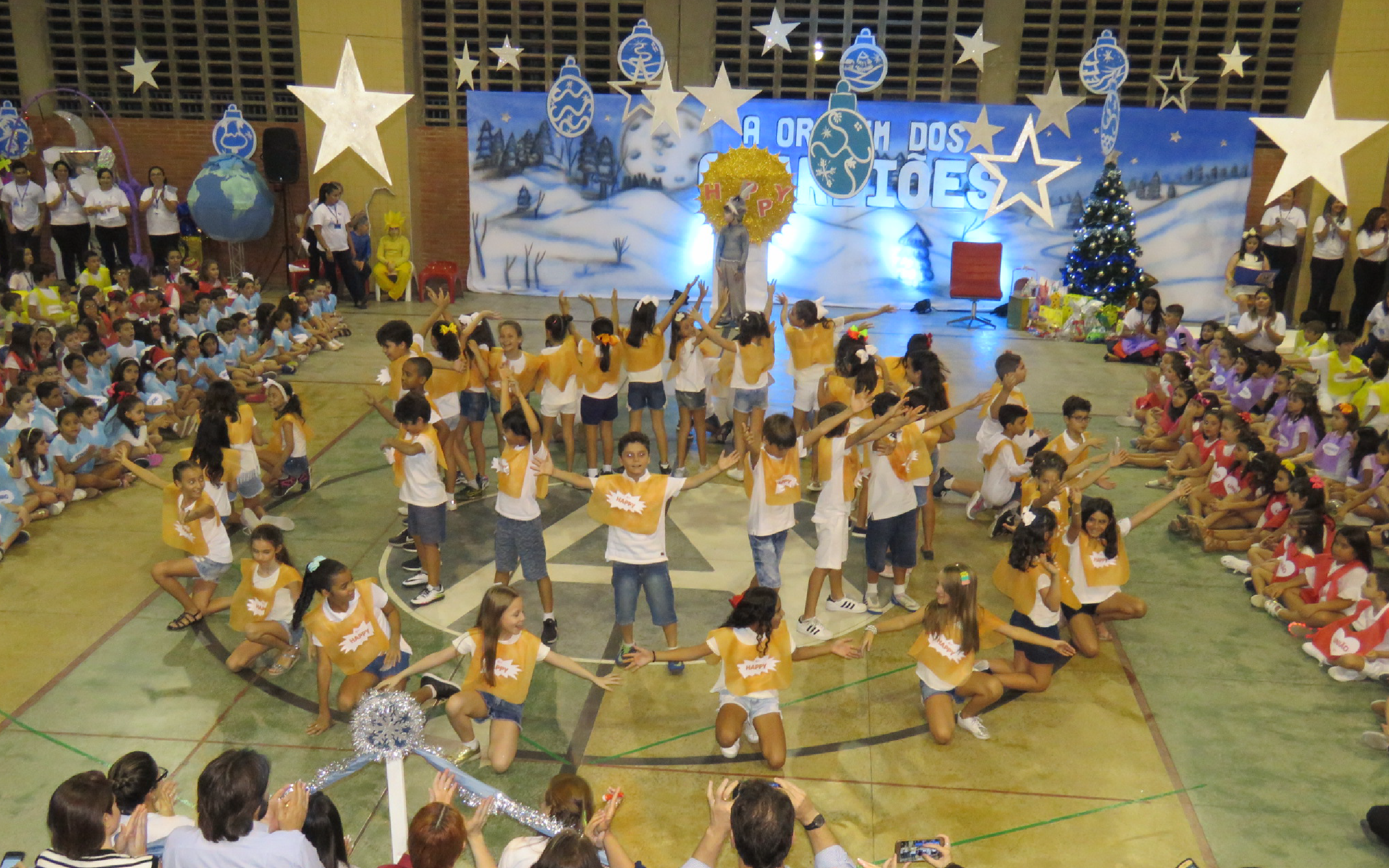 Colégio Ari de Sá Cavalcante celebra fim do ano letivo com festa solidária