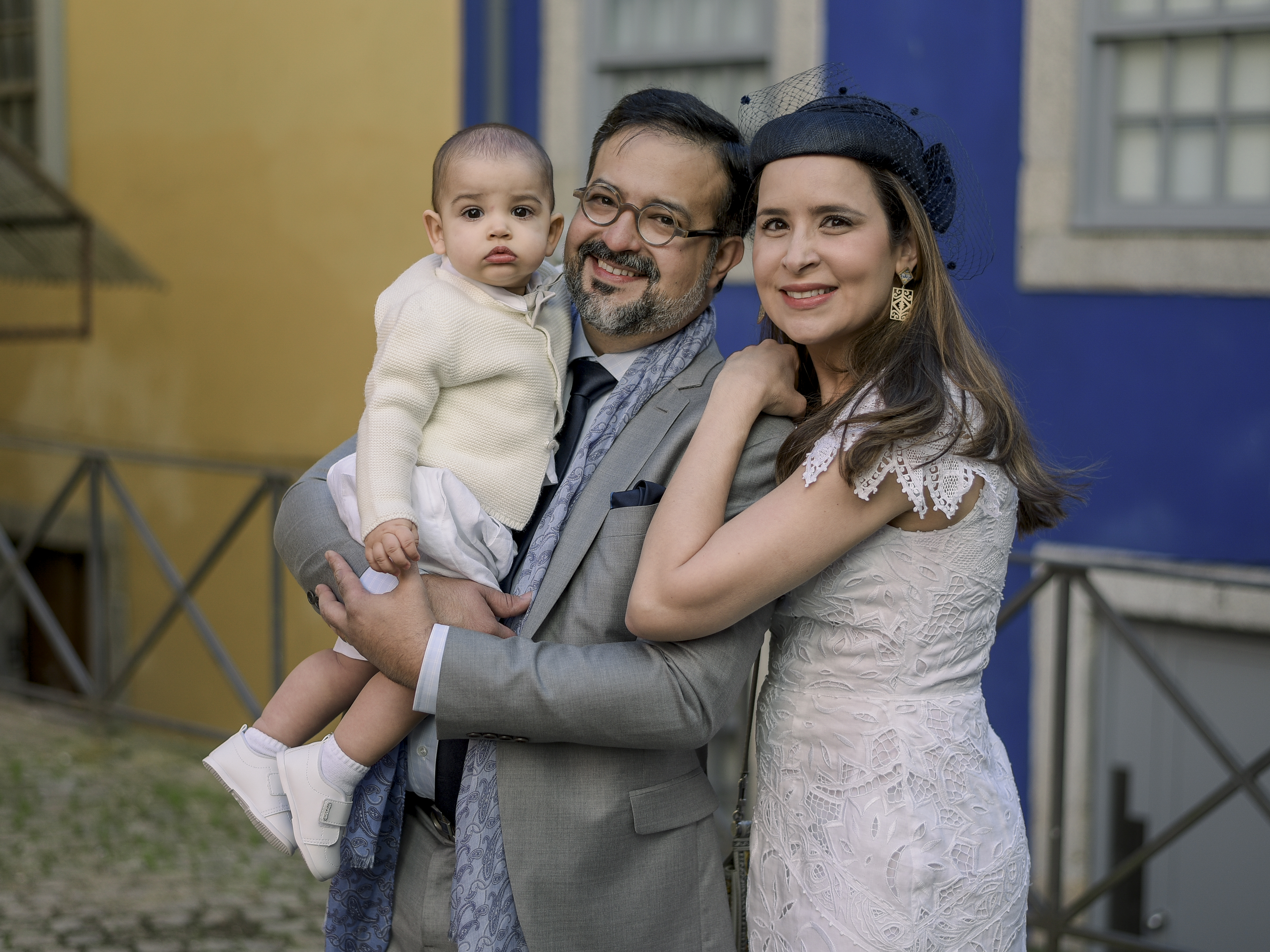 Márcio e Manoela Crisóstomo batizam Enzo na cidade do Porto