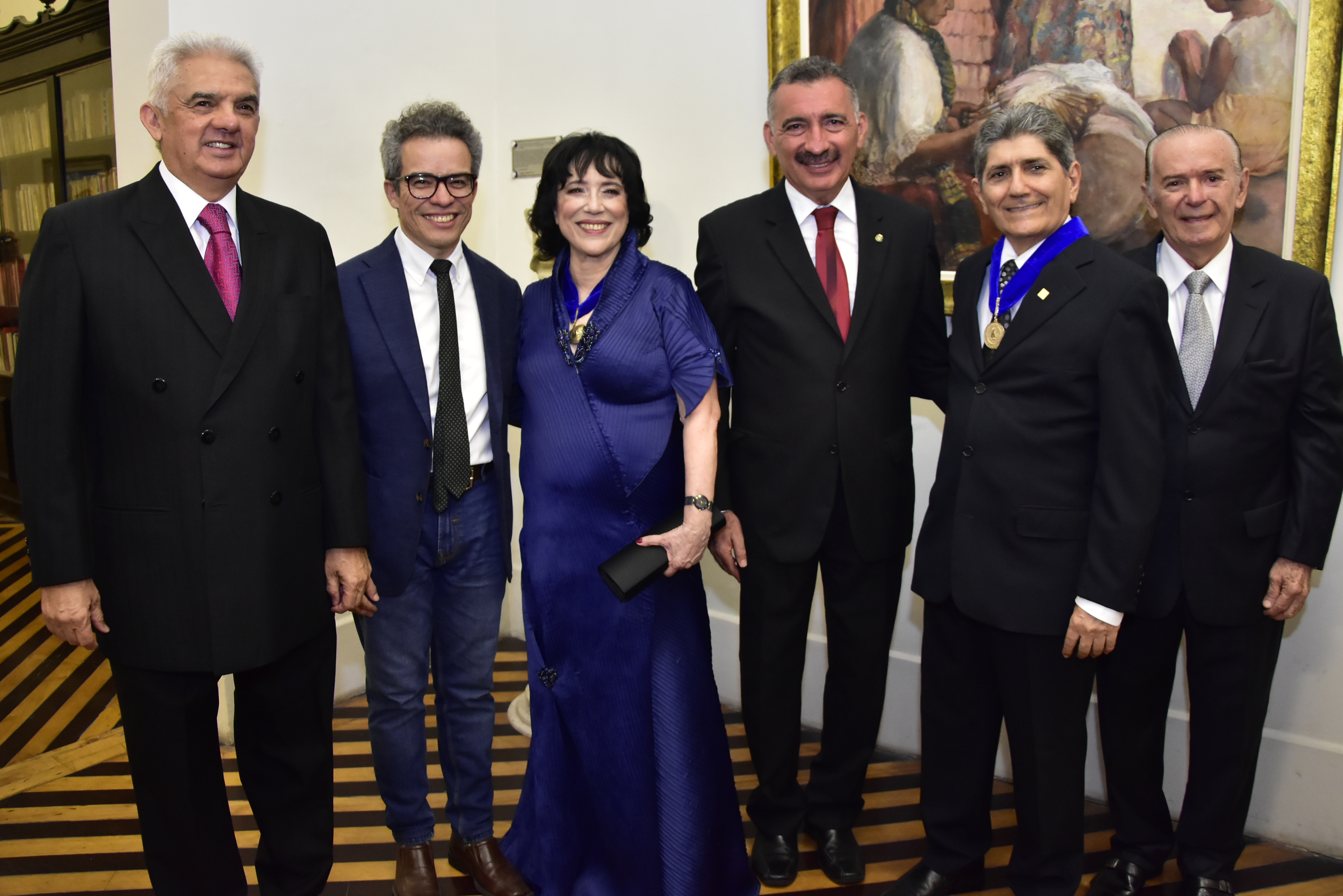 Angela Gutiérrez assume presidência da Academia Cearense de Letras em solenidade no Palácio da Luz