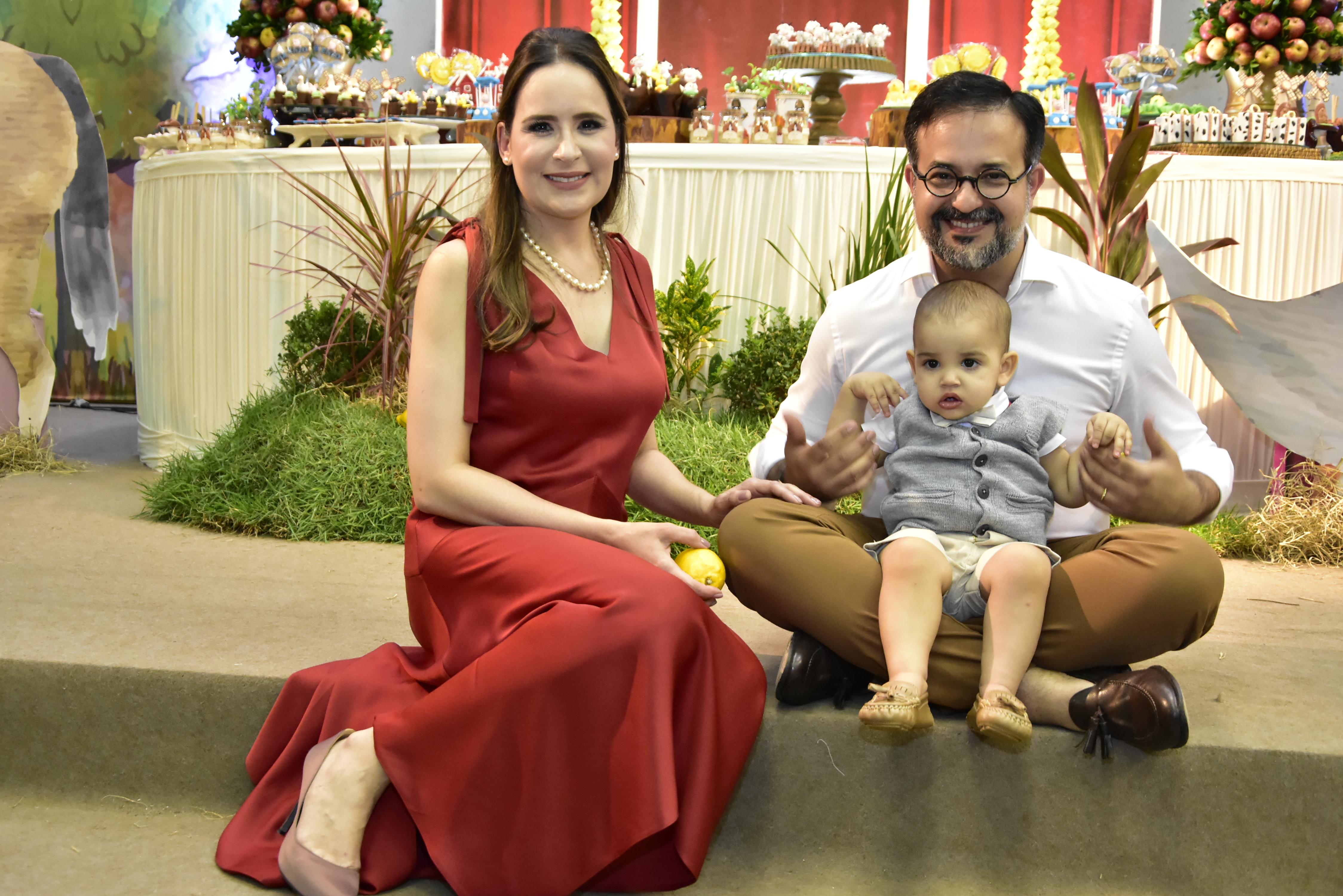 Manoela e Márcio Crisóstomo celebram 1 ano de Enzo em festa com o tema “Fazendinha”