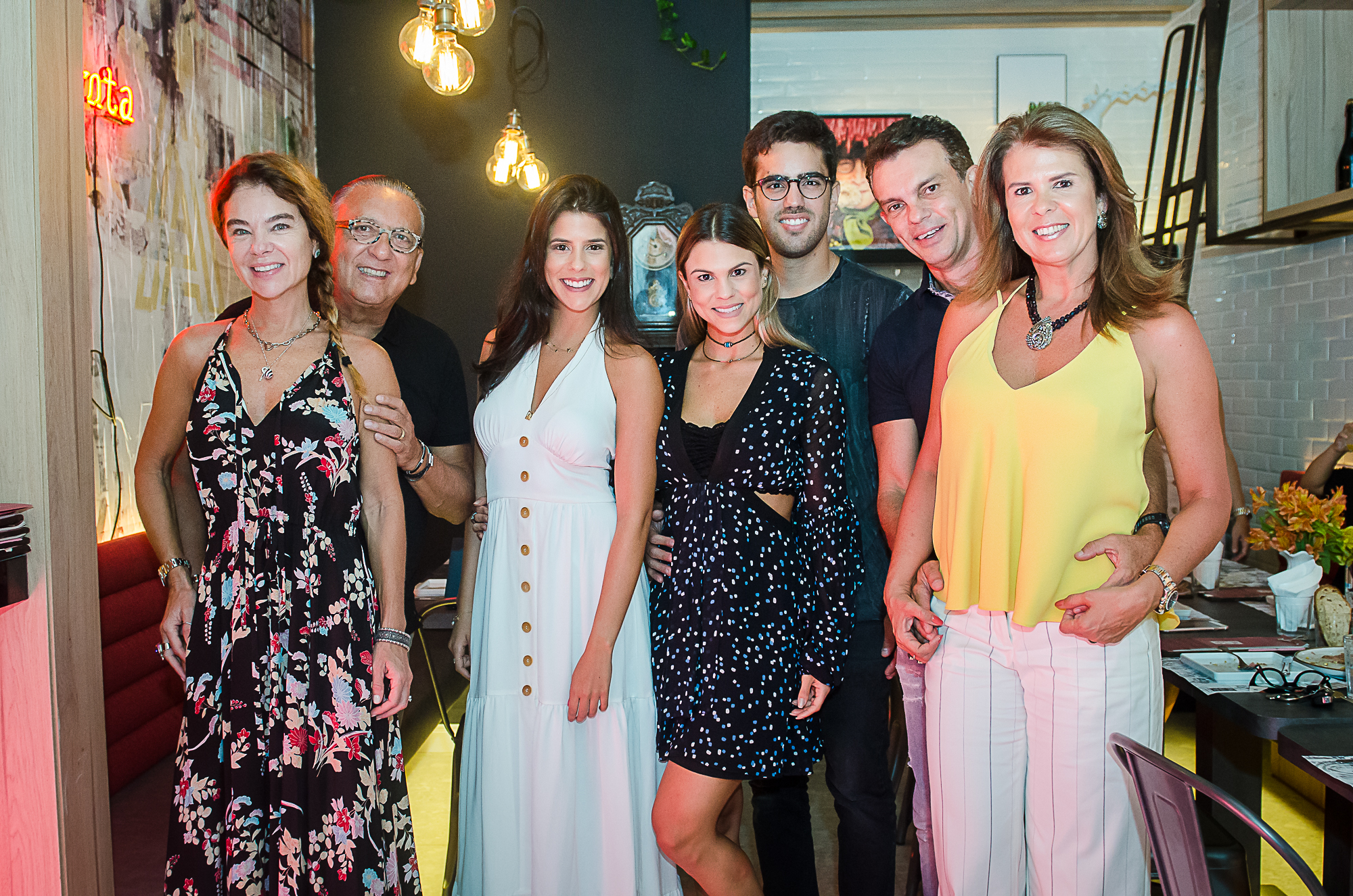 Marcela Pinto inaugura seu novo espaço gastronômico em noite animada com Galvão Bueno