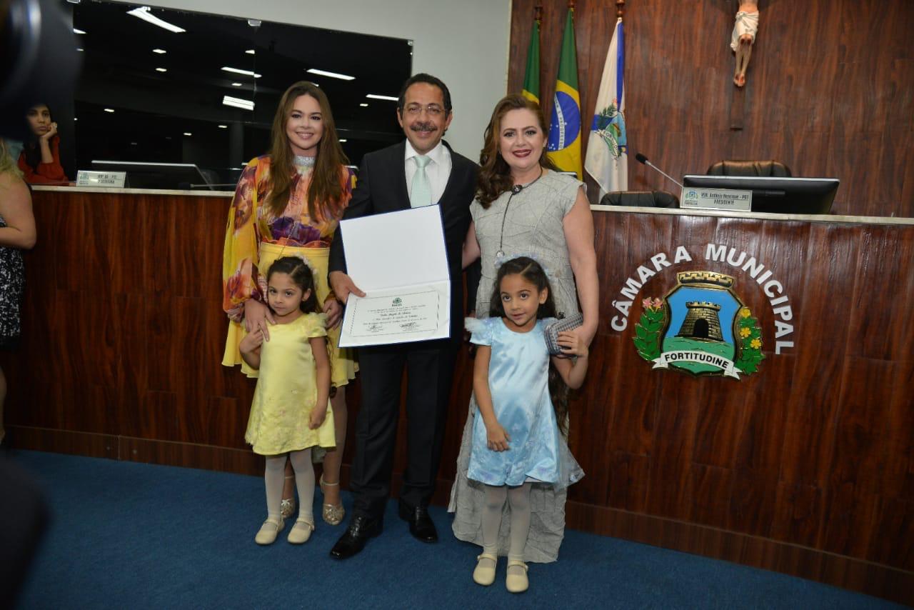 Tadeu Magela de Oliveira recebe o título de Cidadão Honorário de Fortaleza em solenidade na Câmara Municipal