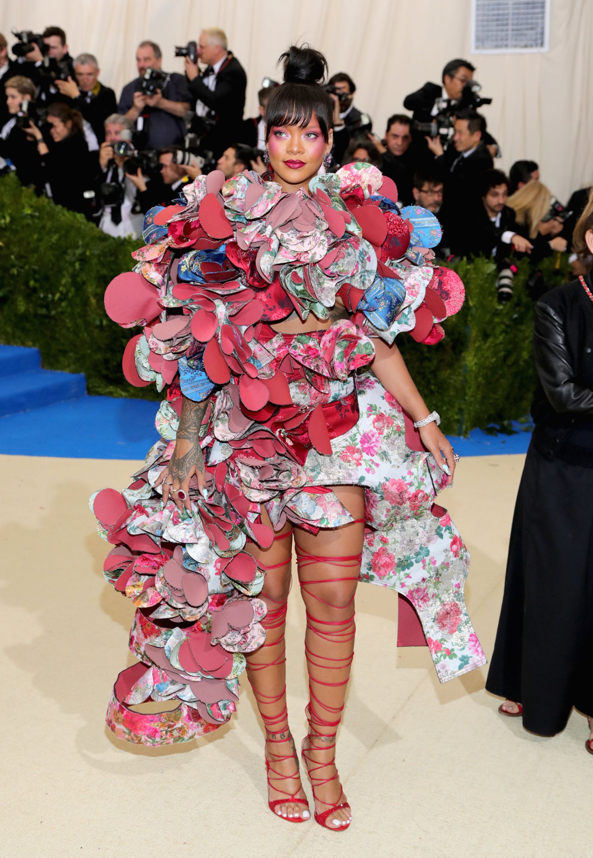 Rihanna no Met Gala: Relembre os looks mais icônicos da cantora