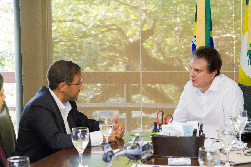Camilo Santana recebe CEO da Angola Cables no Palácio da Abolição