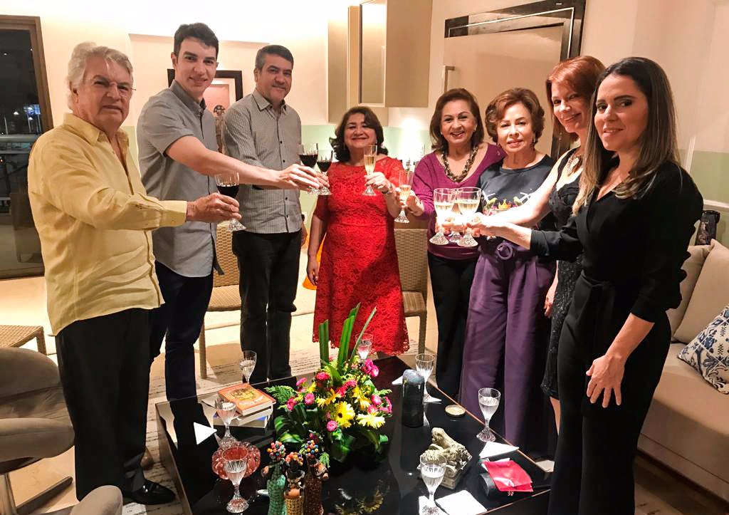 Grupo “Só Alegria” se reúne em torno de jantar assinado por Rafael Sudatti