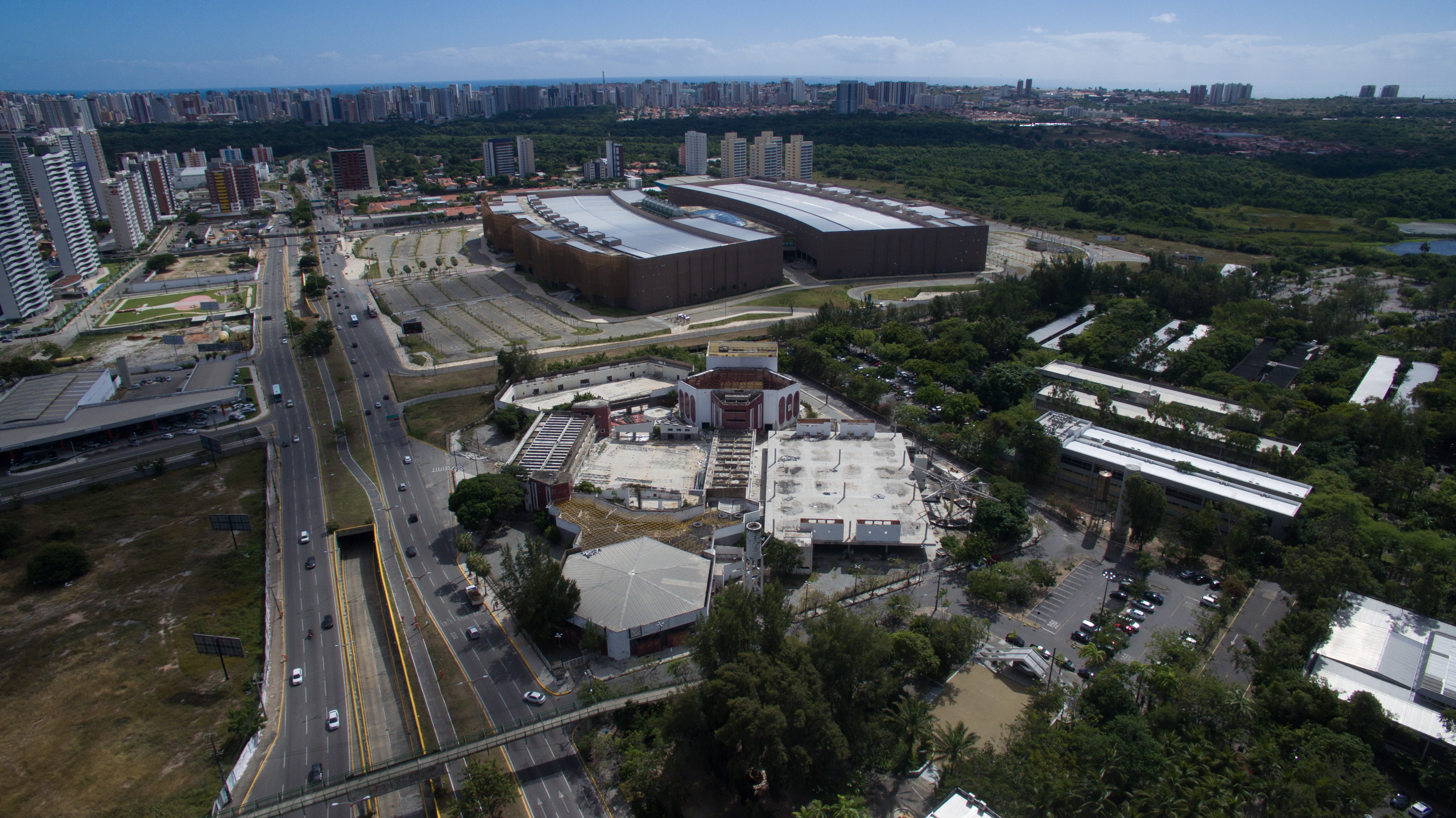 Governo do Estado formaliza devolução do antigo Centro de Convenções à Fundação Edson Queiroz