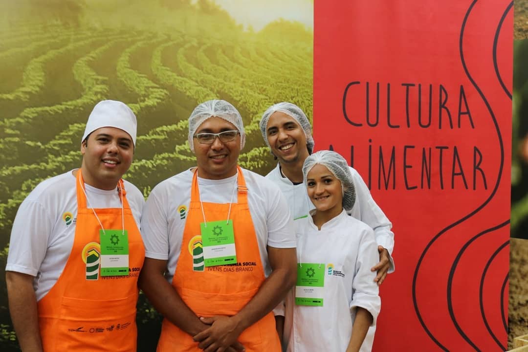 Escola de Gastronomia Social Ivens Dias Branco lança livro na Bienal
