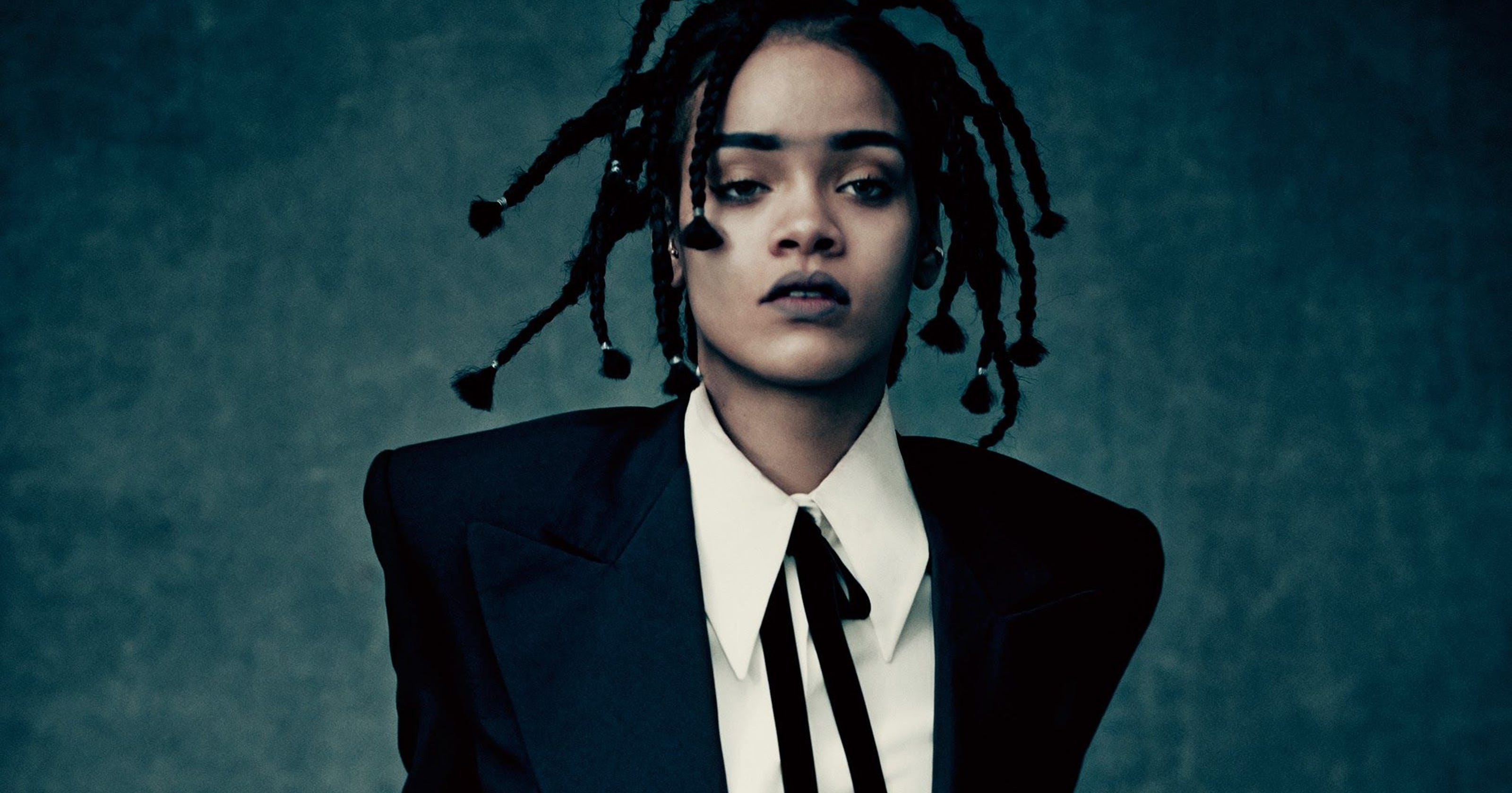 Rihanna lança autobiografia visual com mais de 500 páginas; livro está em pré-venda