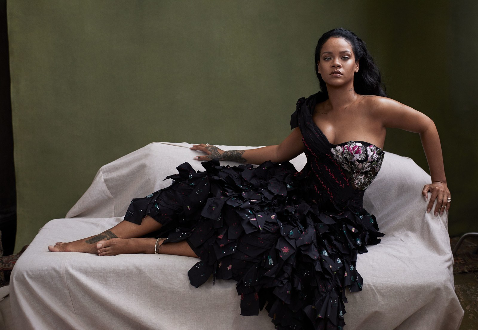 Rihanna estampa capa da Vogue e confirma influências do reggae em novo disco
