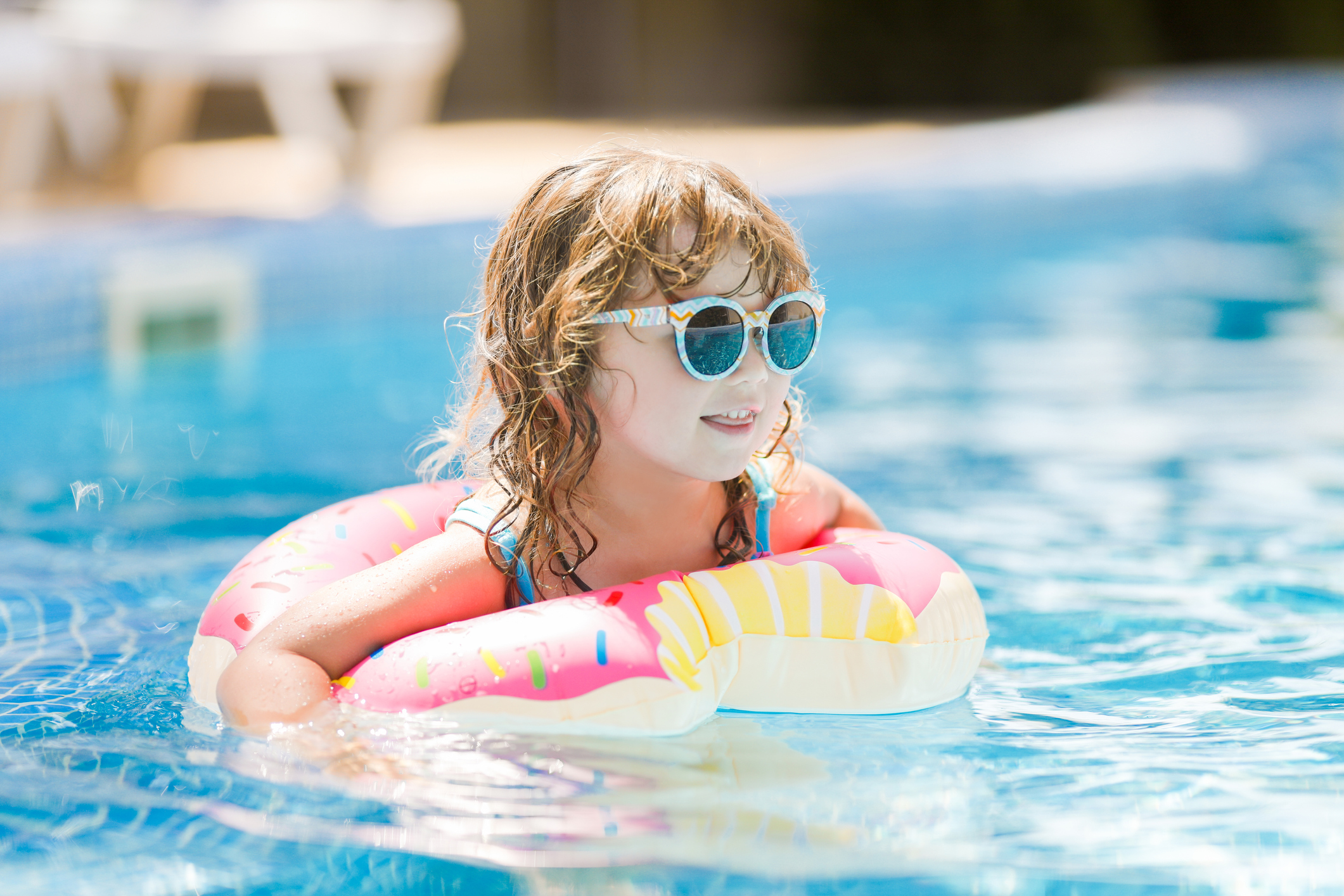 Crianças nas férias: saiba os cuidados necessários em piscinas e playgrounds